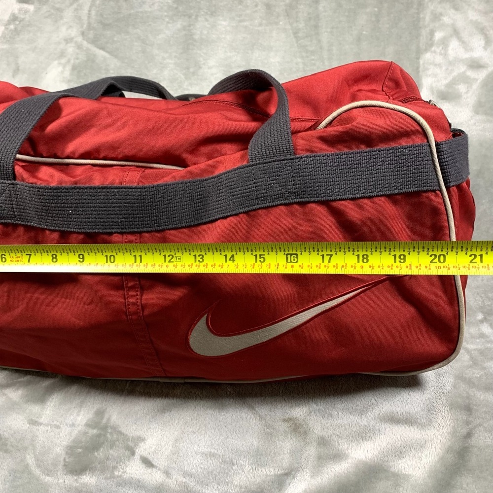 Vintage Nike Duffle Bag Adjustable Strap Gym Swoosh Embroidered 90s Travel Y2K - Picture 7 of 14